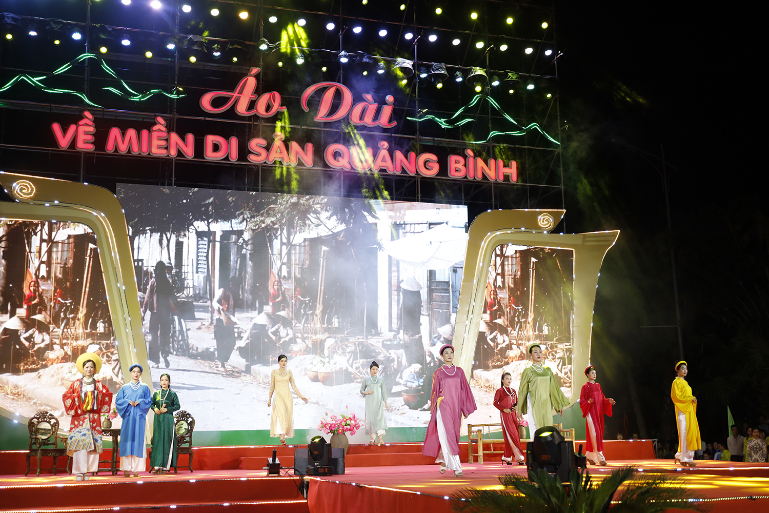 Đặc sắc chương trình nghệ thuật "Áo dài-về miền di sản Quảng Bình"