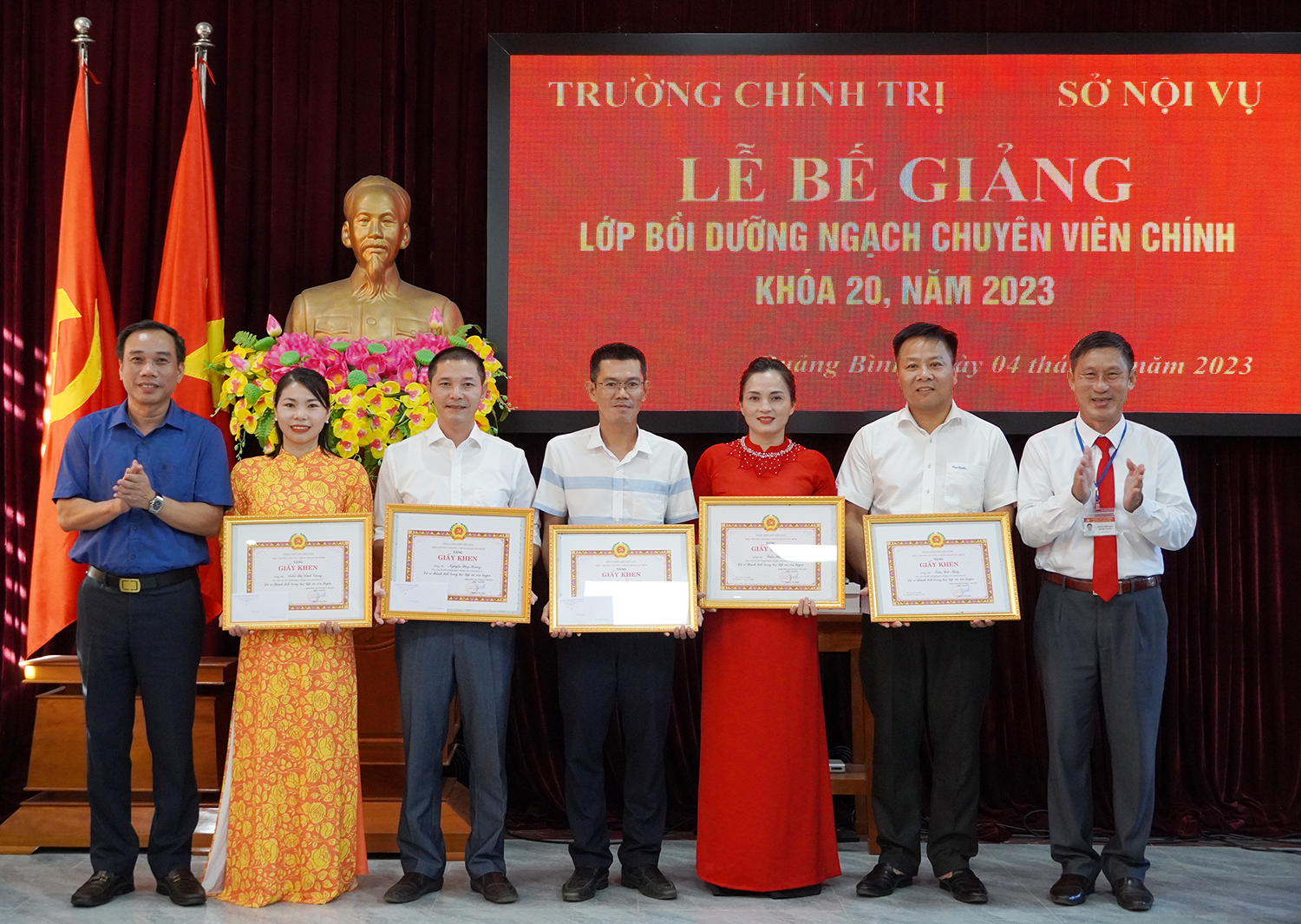 Bế giảng lớp bồi dưỡng ngạch chuyên viên chính khóa 20