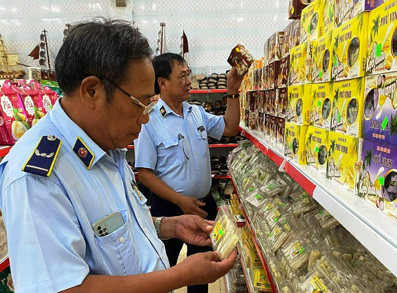 Phạt hành chính một cửa hàng kinh doanh hàng nhập lậu