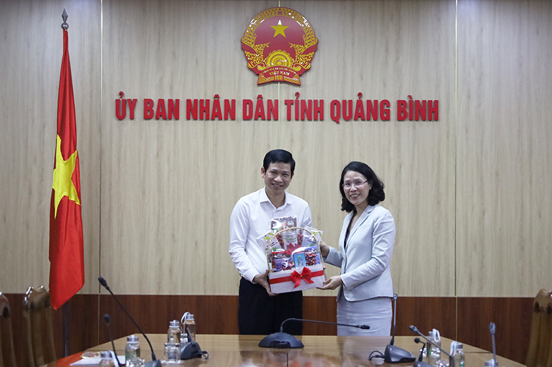 Lãnh đạo UBND tỉnh tiếp xã giao Tổng Lãnh sự Việt Nam tại tỉnh Sạ-vẳn-na-khệt