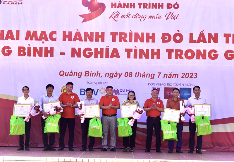 Khai mạc chương trình "Hành trình đỏ-Kết nối dòng máu Việt" năm 2023