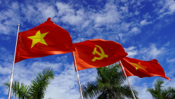 Thân thương màu cờ Tổ quốc!