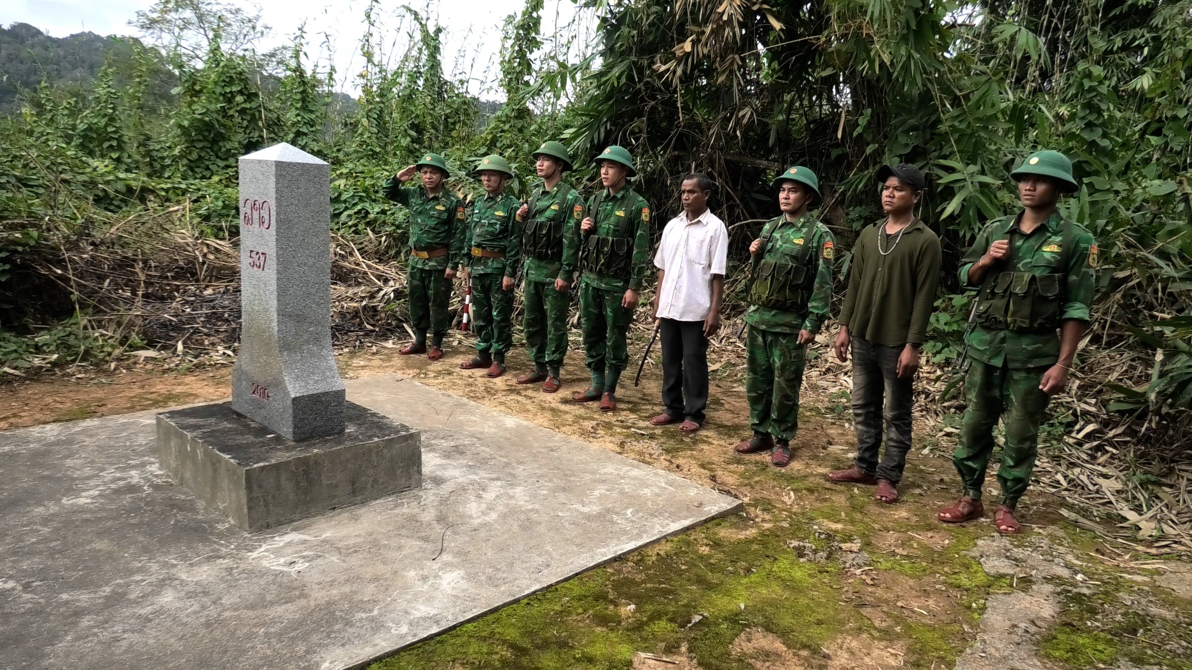 Bài 2: Những "cột mốc sống" nơi biên cương Tổ quốc