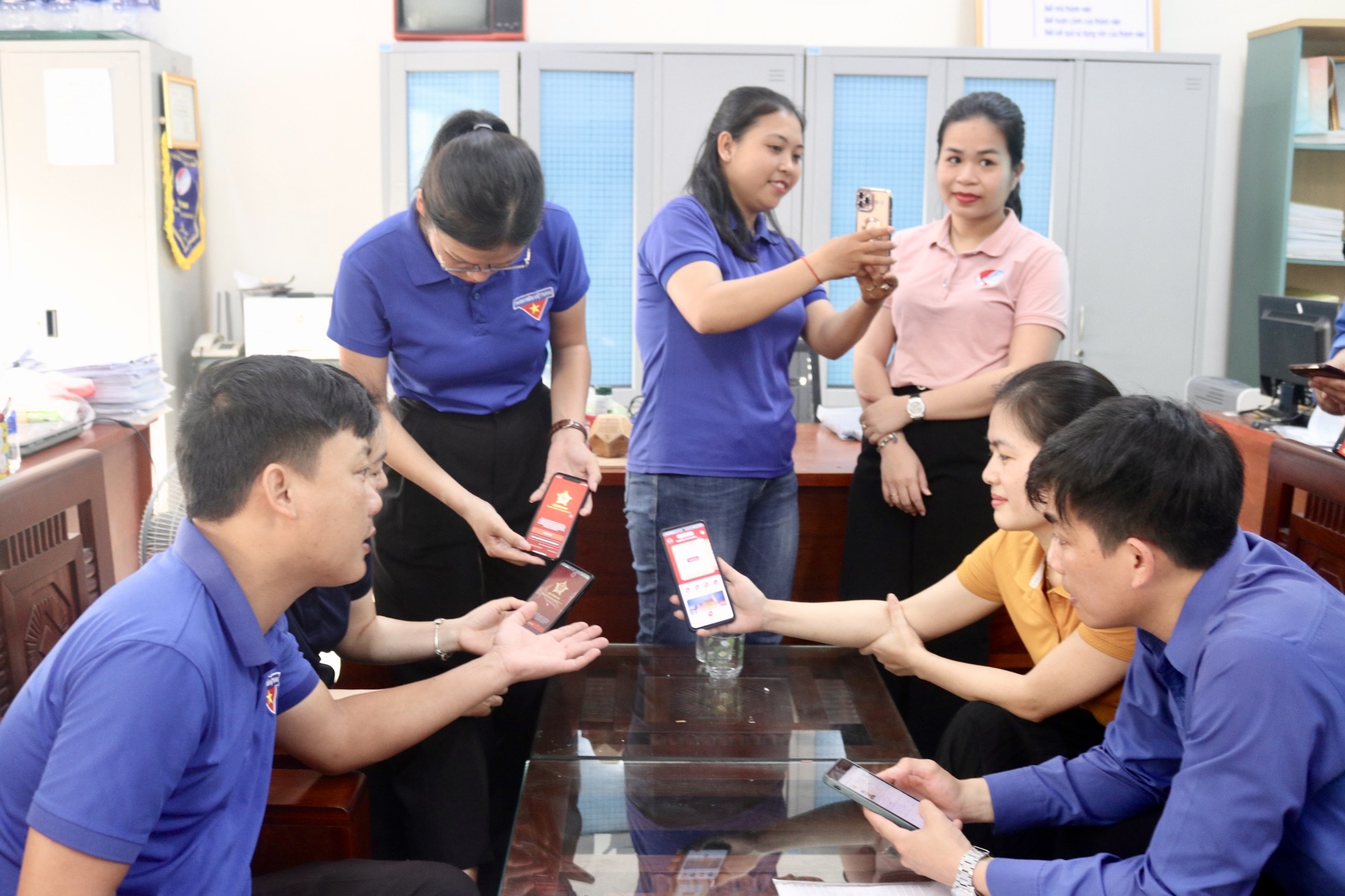 Nỗ lực "phủ xanh" tài khoản định danh điện tử