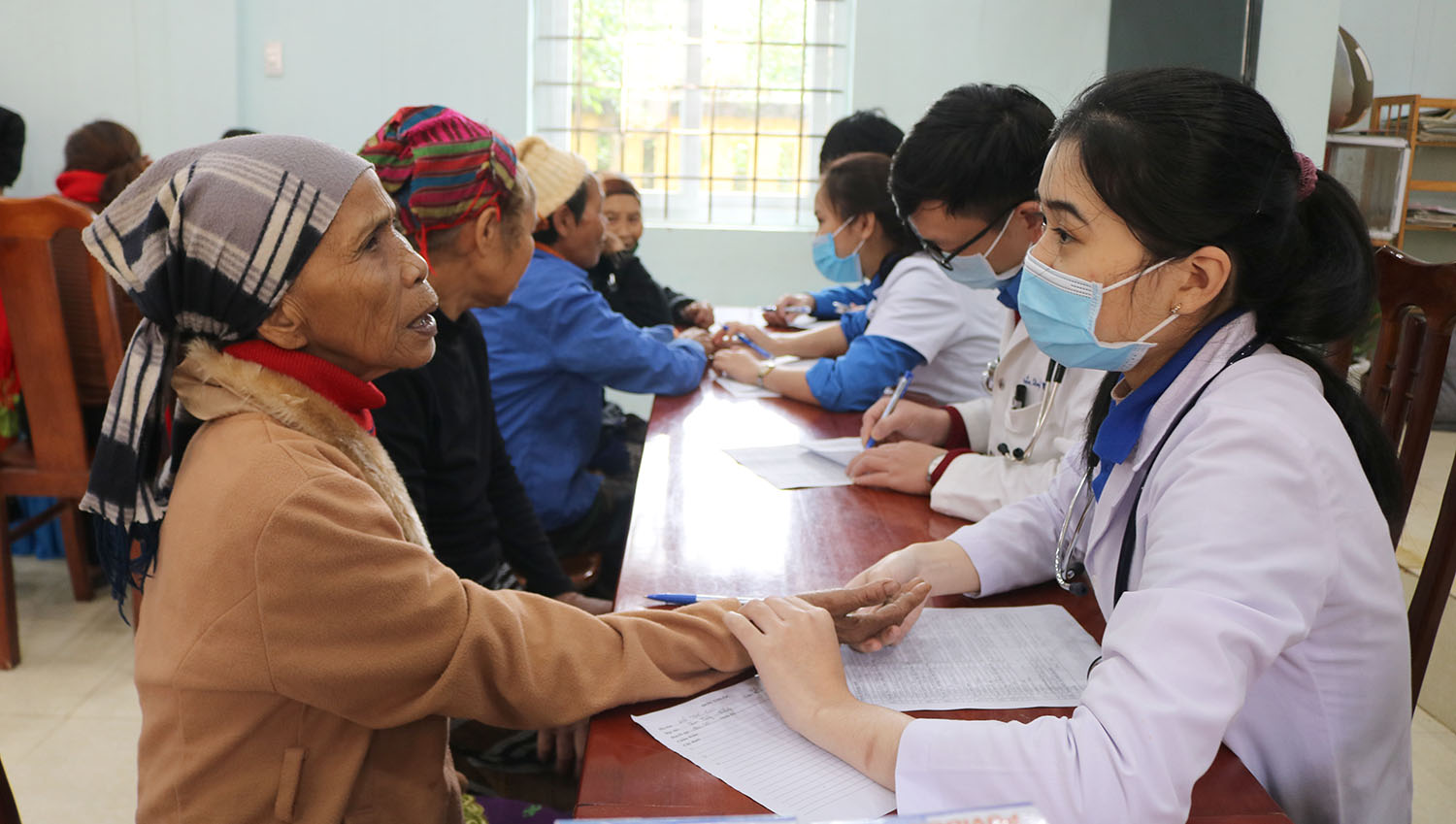 Chăm lo đồng bào dân tộc thiểu số và miền núi