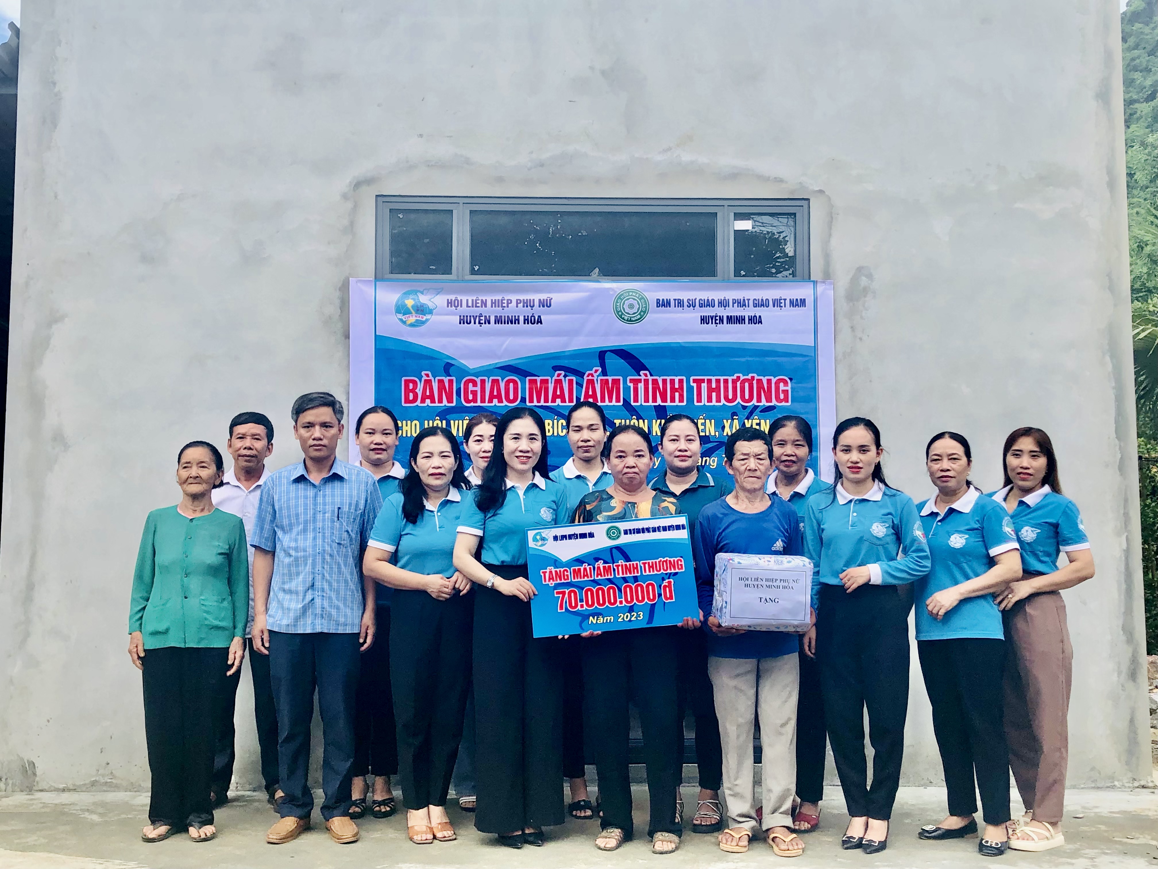 Bàn giao mái ấm tình thương cho phụ nữ nghèo