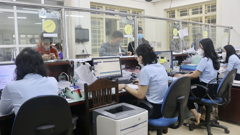 Cấp trên 6.300 sổ BHXH và hơn 122.000 thẻ BHYT