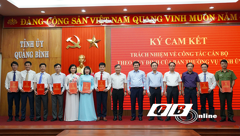 Công bố các quyết định đối với cán bộ chủ chốt