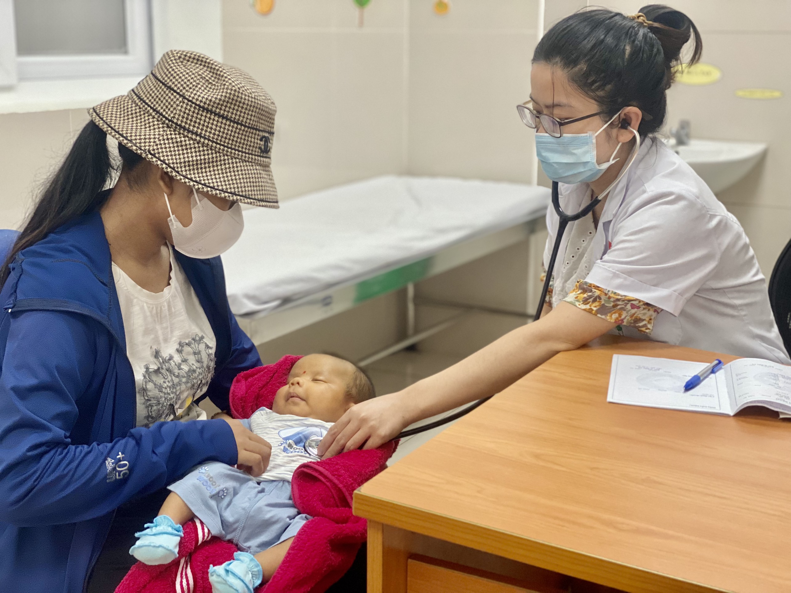 Cảnh báo bệnh chân tay miệng diễn biến phức tạp