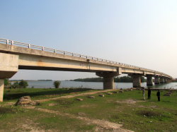 Qua cầu Trung Quán