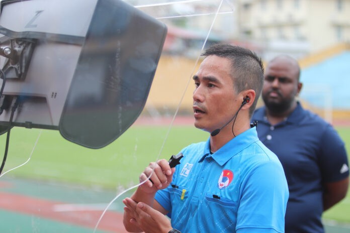VAR chính thức được áp dụng với bóng đá Việt Nam