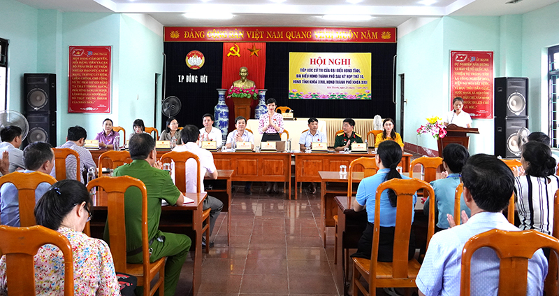 Đại biểu HĐND tỉnh khoá XVIII tiếp xúc cử tri sau kỳ họp thứ 10