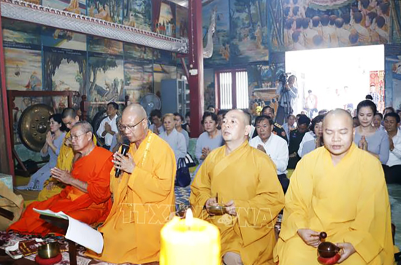 Người Việt tại Lào dâng hương tưởng nhớ các anh hùng liệt sĩ