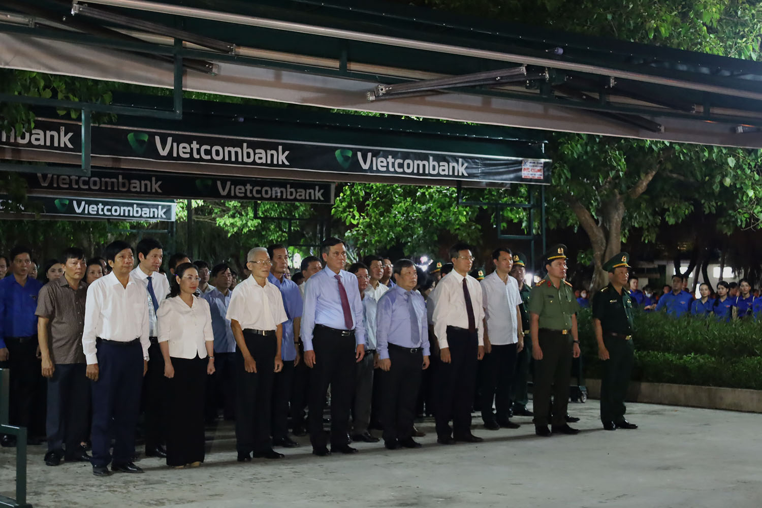 Lễ dâng hương và thắp nến tri ân tại Nghĩa trang liệt sỹ Ba Dốc