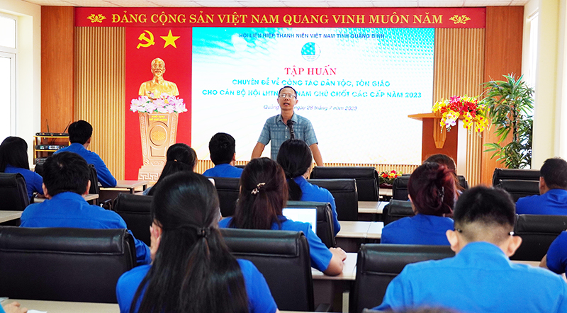 Tập huấn chuyên đề về công tác dân tộc, tôn giáo