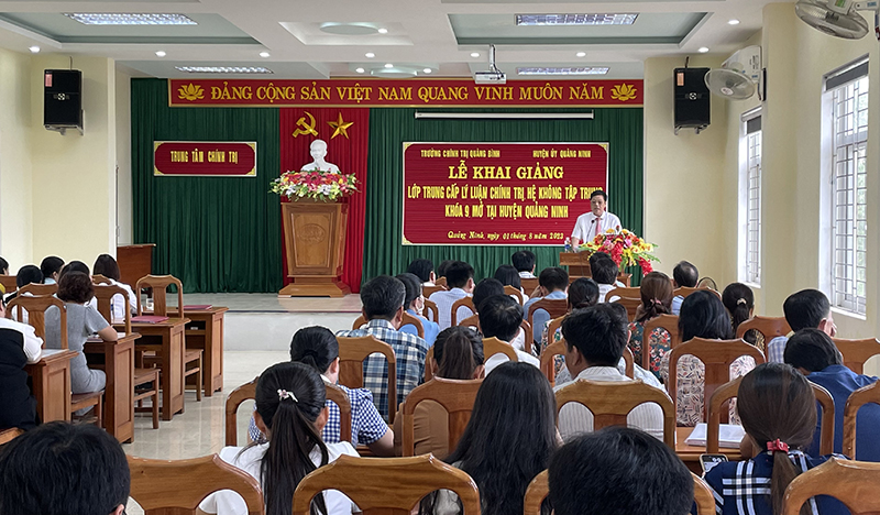 Khai giảng lớp Trung cấp Lý luận chính trị hệ không tập trung tại huyện Quảng Ninh