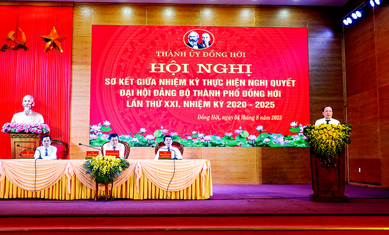 Thành ủy Đồng Hới: Sơ kết giữa nhiệm kỳ thực hiện Nghị quyết Đại hội Đảng bộ thành phố