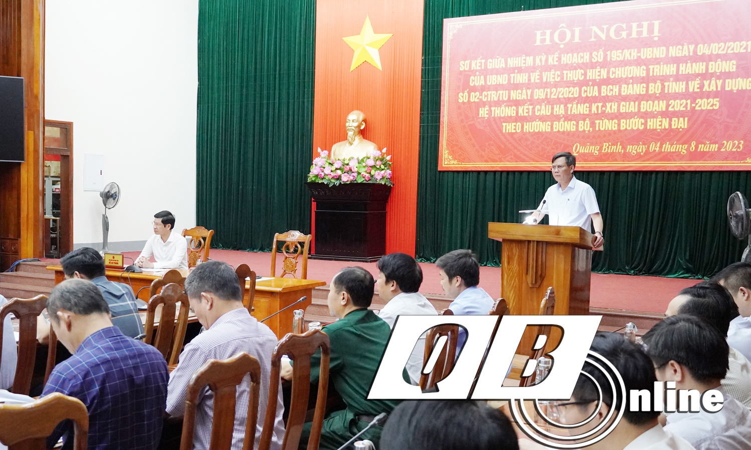 Tiếp tục xây dựng hệ thống kết cấu hạ tầng kinh tế-xã hội theo hướng đồng bộ, từng bước hiện đại