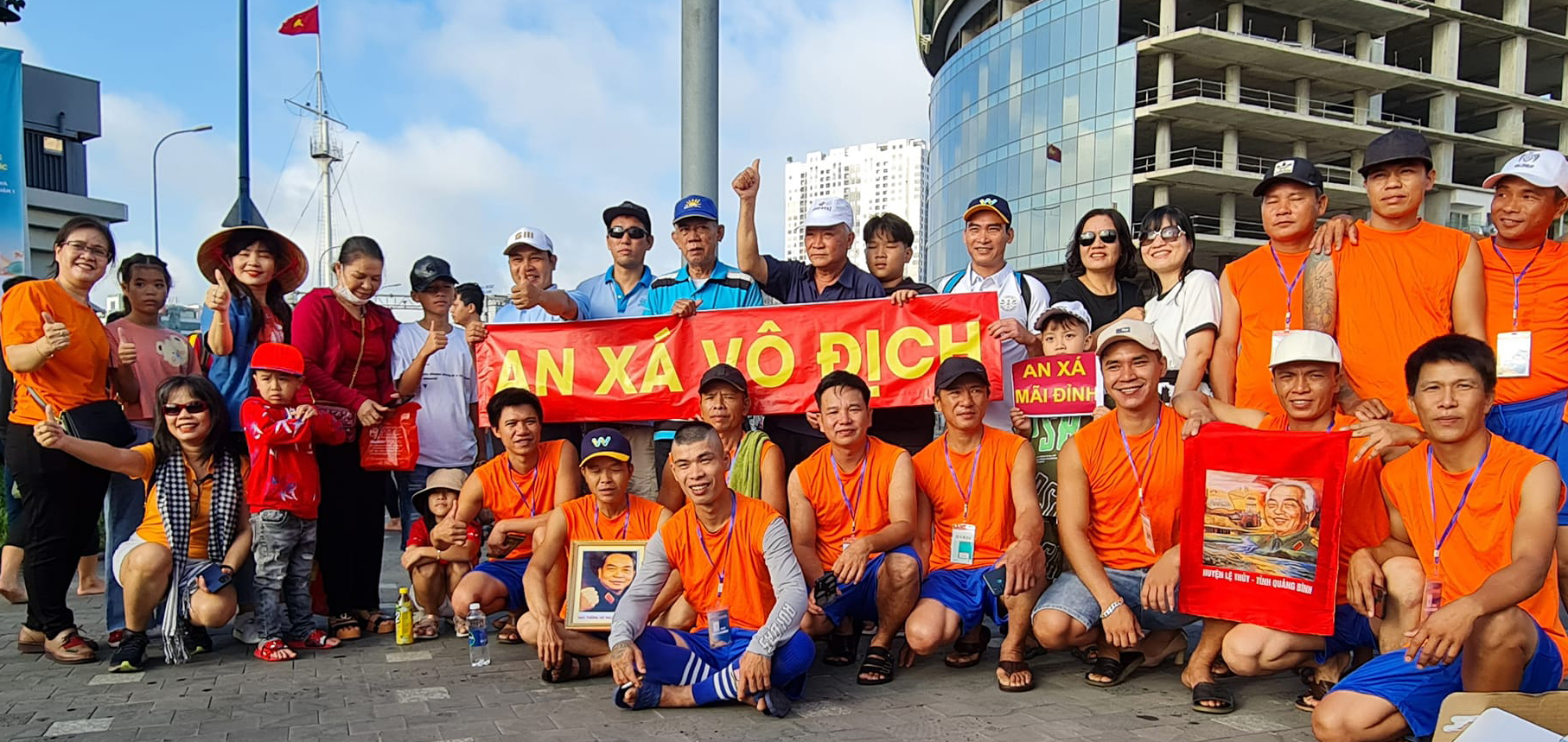Huyện Lệ Thủy xếp hạng nhì tại giải đua thuyền truyền thống TP. Hồ Chí Minh mở rộng