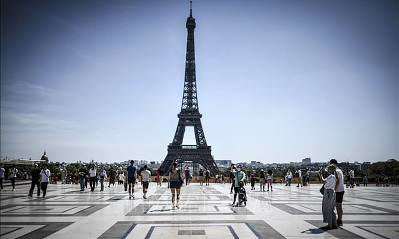 Pháp: Sơ tán du khách khỏi Tháp Eiffel do cảnh báo an ninh