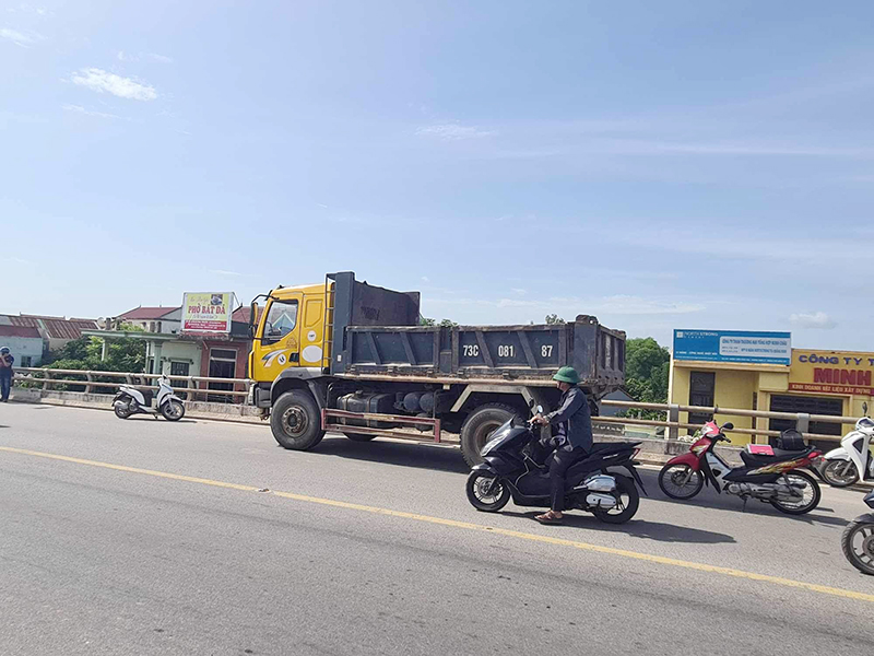 Hai giáo viên gặp tai nạn trên đường đi tập huấn, 1 người tử vong