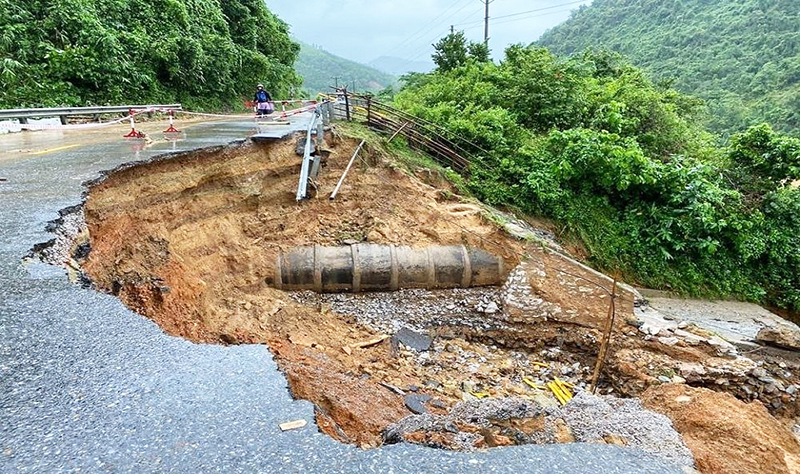 Tập trung phòng, chống, giảm thiệt hại do sạt lở đất, bờ sông, bờ biển và lũ quét