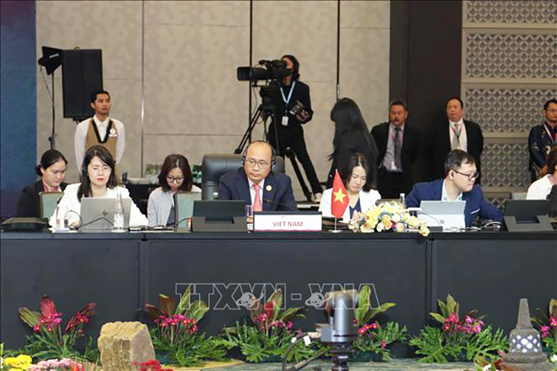 Việt Nam tham dự Hội nghị Bộ trưởng ASEAN với các đối tác