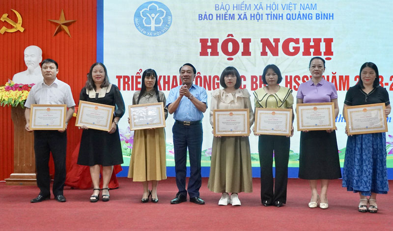 Tiếp tục phấn đấu 100% học sinh, sinh viên tham gia BHYT