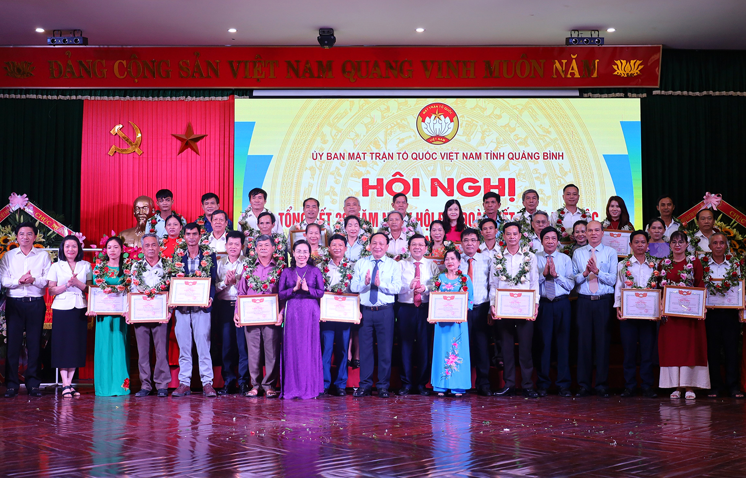 Nói đi đôi với làm theo tấm gương mẫu mực của Bác