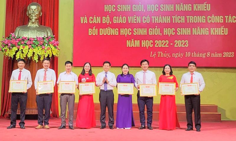Lệ Thủy: Đổi mới, nâng cao chất lượng giáo dục toàn diện