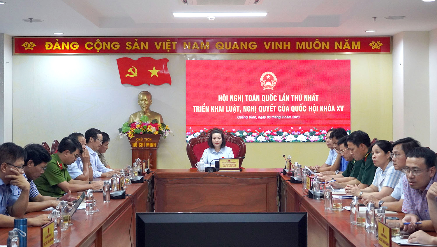 Khơi thông các "nút thắt" về thể chế