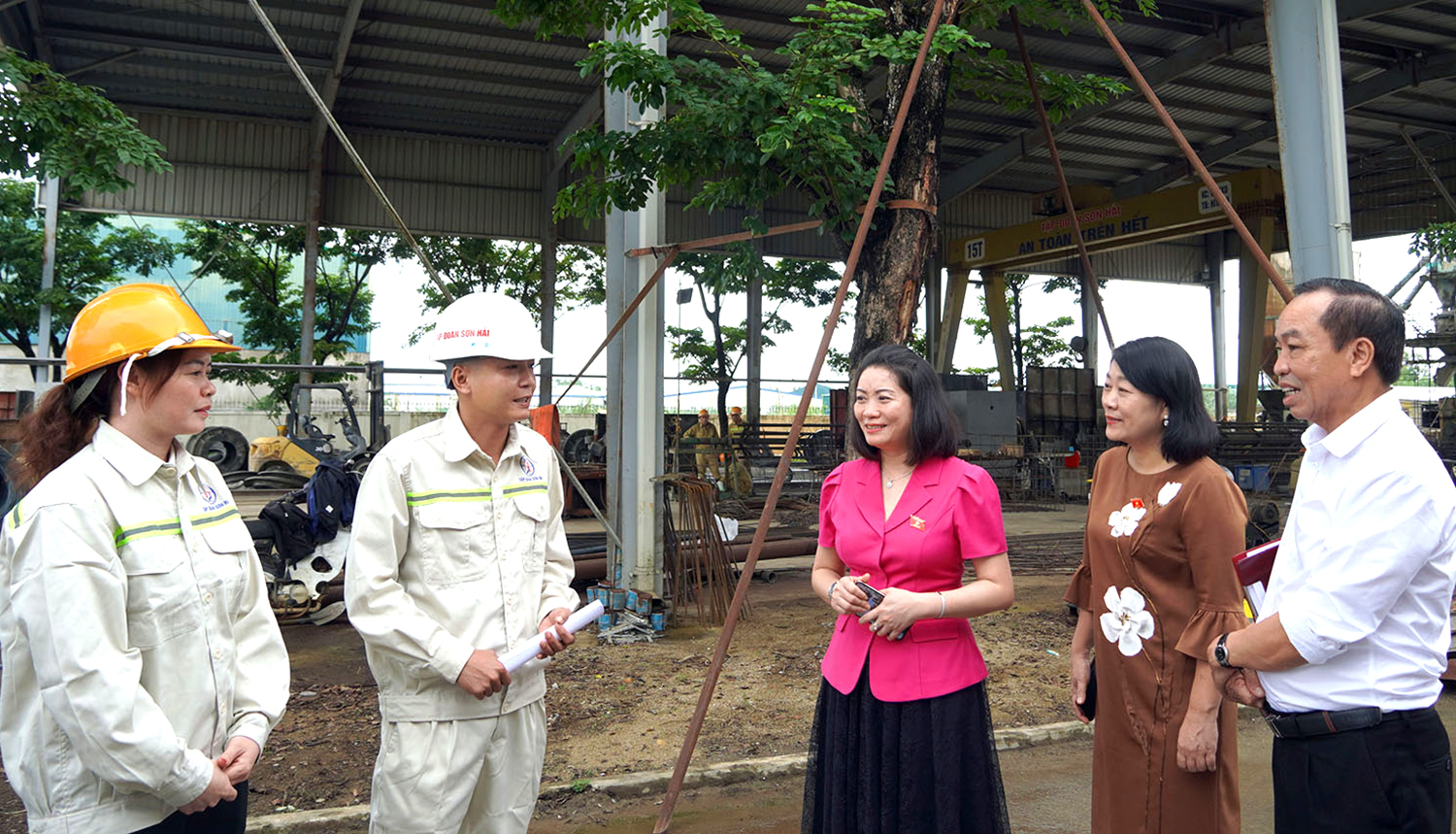 Tăng cường phối hợp, triển khai đúng chế độ, chính sách bảo hiểm y tế, bảo hiểm xã hội