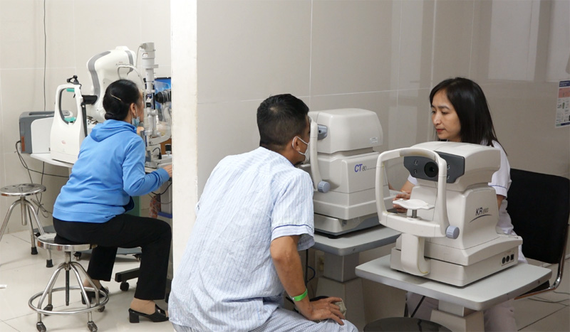 Người dân không nên tự mua thuốc tự điều trị đau mắt đỏ