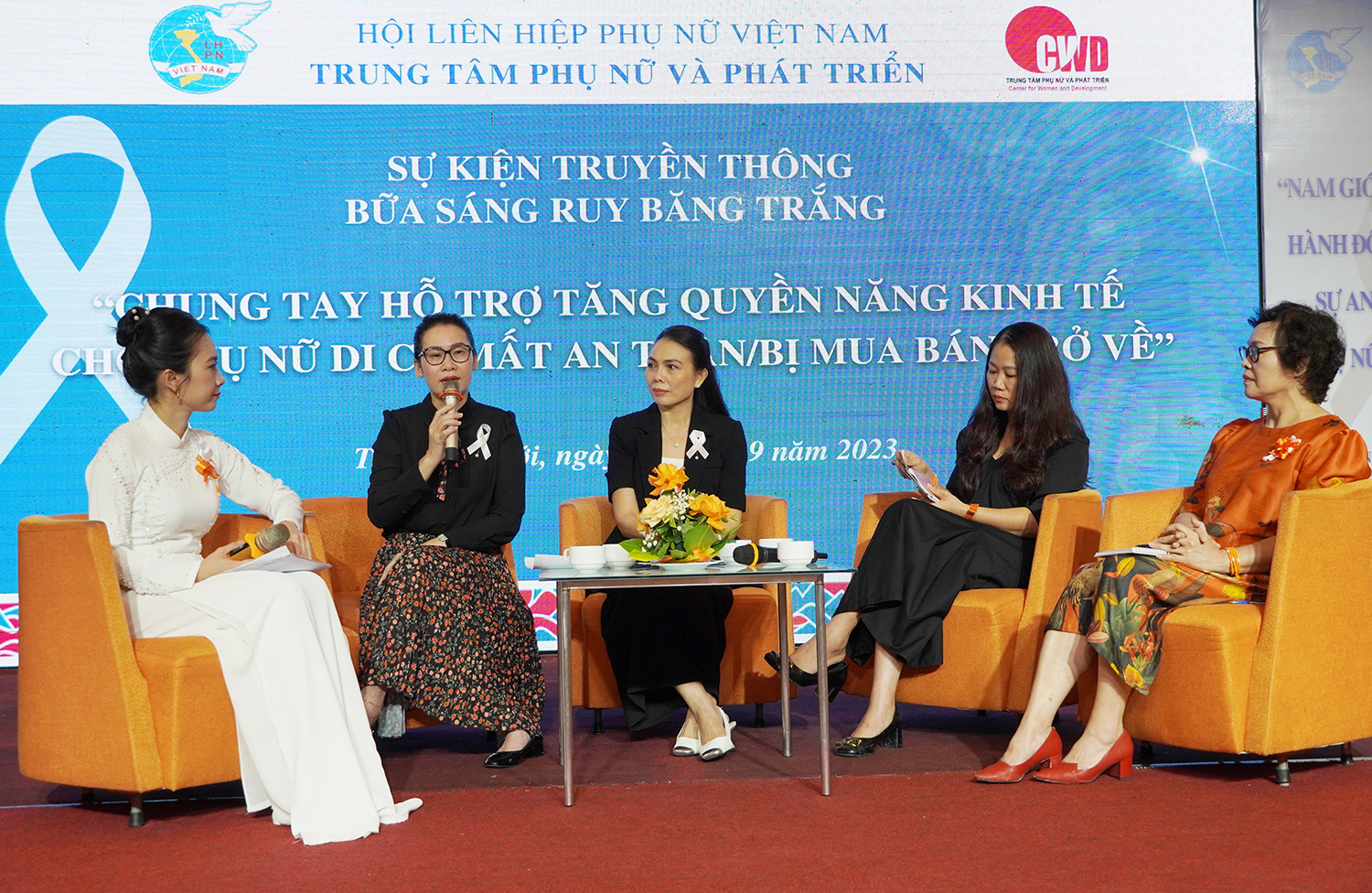 Bữa sáng Ruy băng Trắng-Tăng quyền năng kinh tế cho phụ nữ