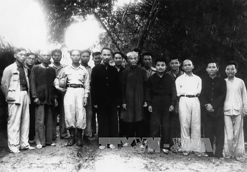 "Dĩ công vi thượng"