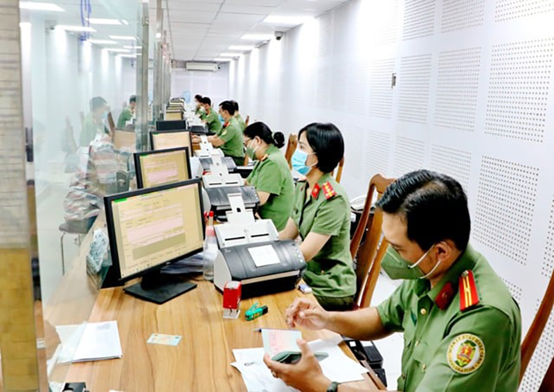 Đề xuất phân cấp giải quyết thủ tục liên quan đến xuất nhập cảnh