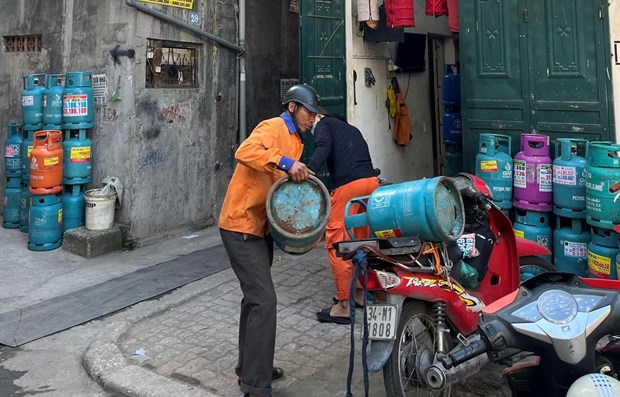 Giá gas bán lẻ trong nước tăng khoảng 20 nghìn đồng mỗi bình