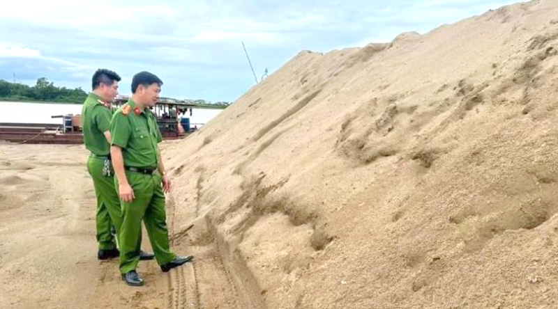 Phát hiện vụ khai thác, mua bán cát xây dựng trái phép với khối lượng lớn