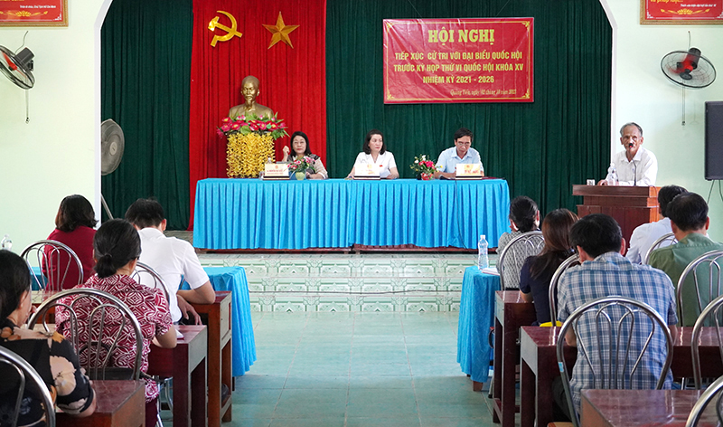 Đại biểu Quốc hội tiếp xúc cử tri tại huyện Quảng Trạch