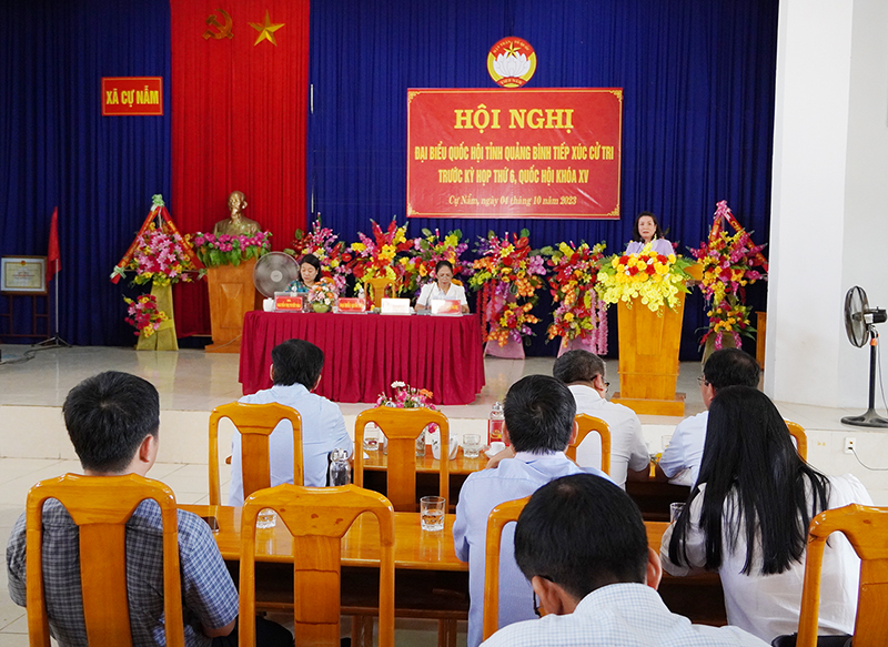 Đại biểu Quốc hội tiếp xúc cử tri tại huyện Bố Trạch