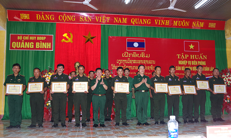 Bộ Chỉ huy BĐBP tỉnh: Tập huấn nghiệp vụ biên phòng cho cán bộ Quân đội nhân dân Lào