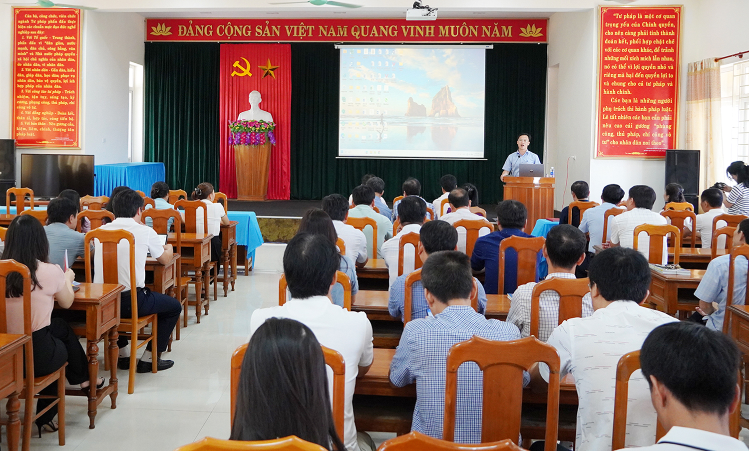 Tập huấn phổ biến, quán triệt Luật Thực hiện dân chủ ở cơ sở