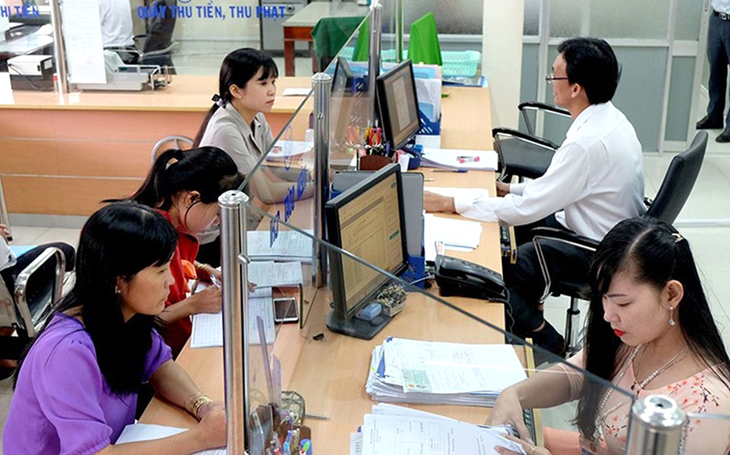 Hoàn thiện chính sách tiền lương mới, thực hiện tăng lương để khắc phục tình trạng công chức, viên chức thôi việc, nghỉ việc