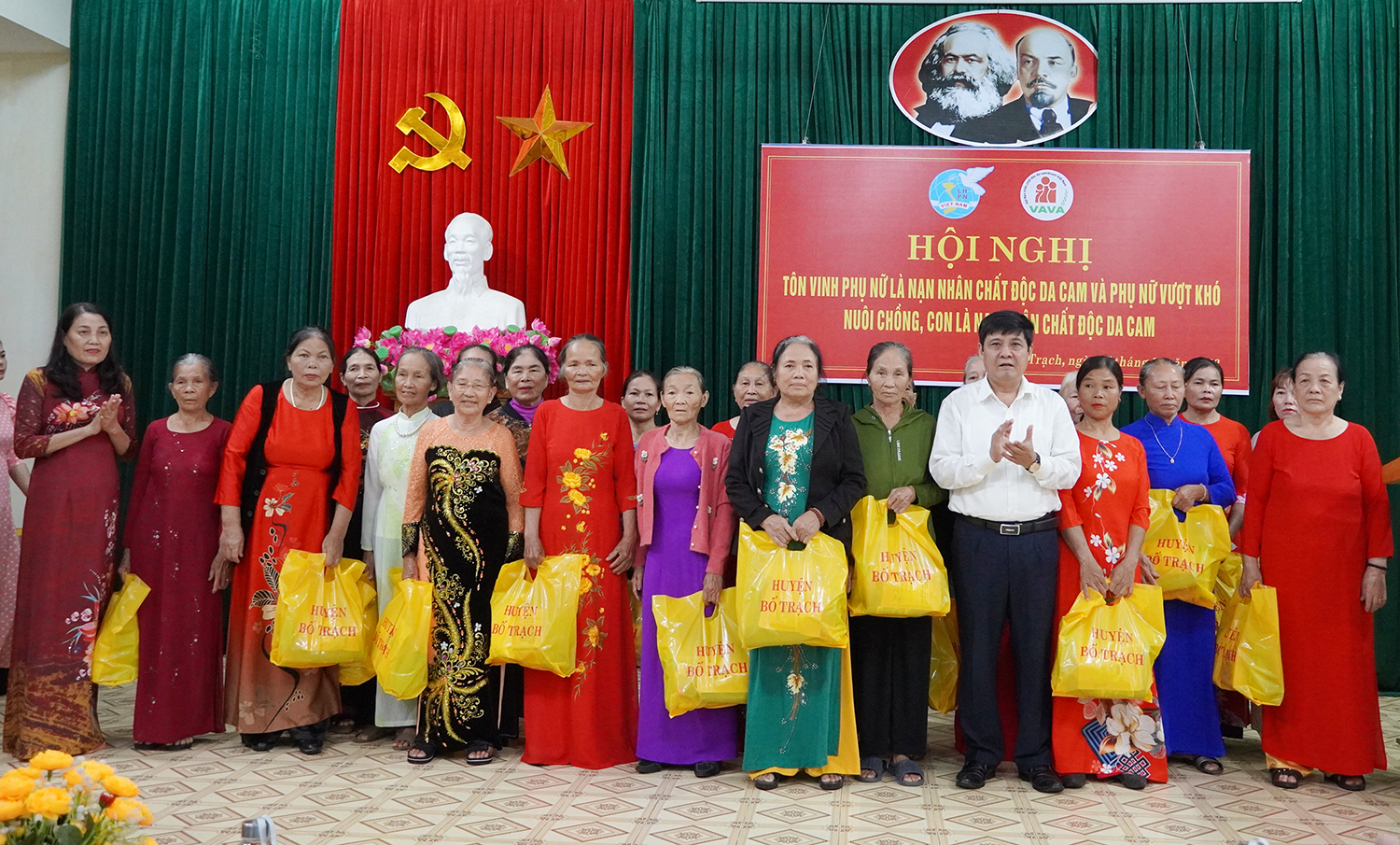 Bố Trạch: Tôn vinh phụ nữ xuất sắc vượt khó trước nỗi đau chất độc da cam/dioxin