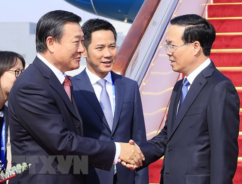 Chủ tịch nước bắt đầu tham dự Diễn đàn "Vành đai và Con đường"