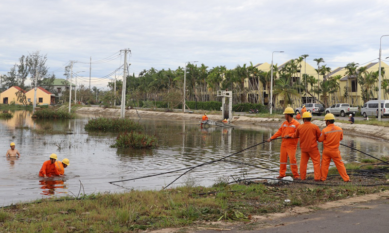 "Chiến binh áo cam" trong bão lũ