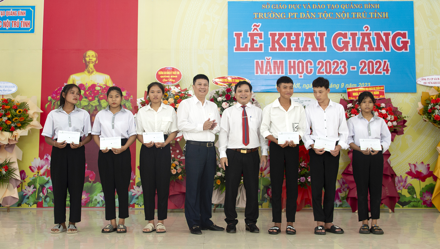 Hỗ trợ gần 4 tỷ đồng cho học sinh, sinh viên là người dân tộc thiểu số