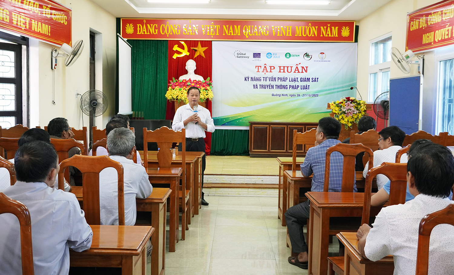 Tập huấn kỹ năng tư vấn pháp luật, giám sát và truyền thông