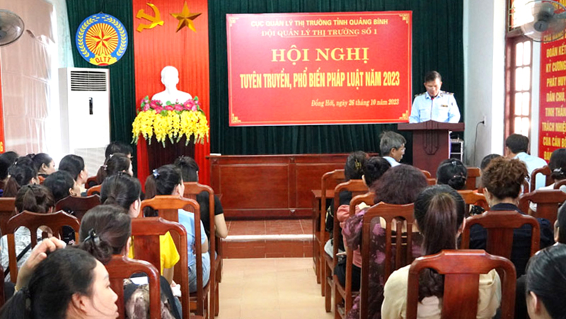 Phổ biến pháp luật cho tiểu thương các chợ trên địa bàn TP. Đồng Hới