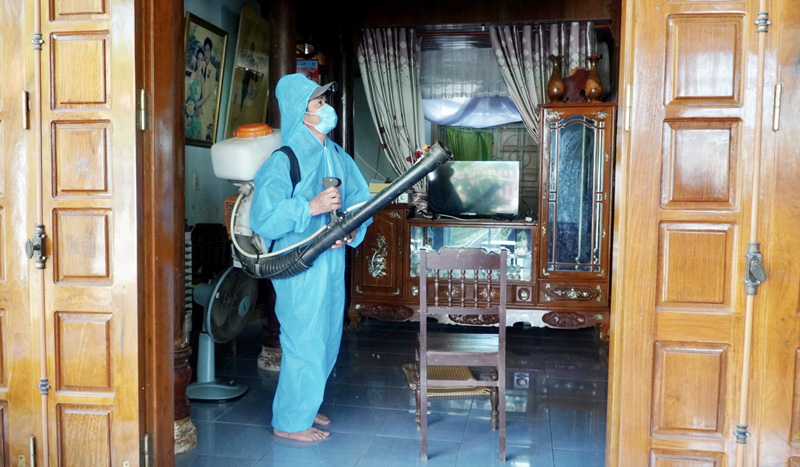 Người dân chủ động diệt loăng quăng phòng, chống sốt xuất huyết